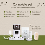 Inhoud van de verpakking van de Prime AnimalZ automatische voerbak premium 4 liter dubbel F400DCC wit inclusief stoomborstel